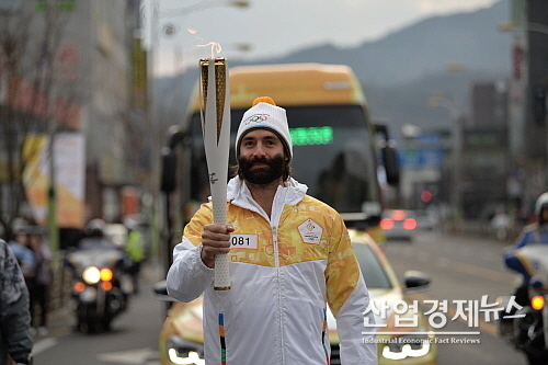 성화 봉송중인 폴 바셋...매일유업 제공