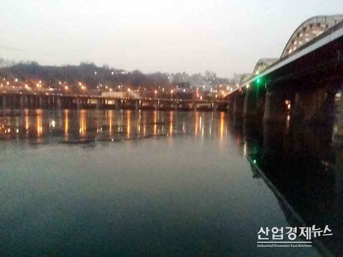 15일 새벽 결빙된 한강. 사진 기상청