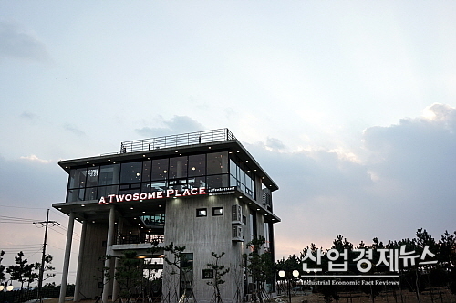 투썸플레이스 울산간절곶점 전경...CJ푸드빌 제공