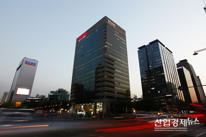 선릉과 광화문에 있는 HJ비즈니스센터에서 고급호텔 고객에게나 제공하던 '개인비서 서비스'를 제공한다.