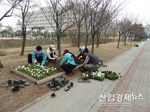 최저임금 인상에 따라 공공근로 임금도 월 20만원 인상되다.