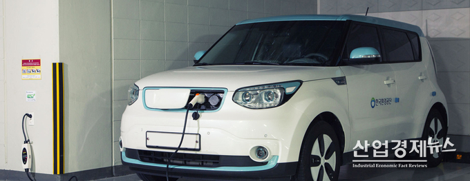 전기차 충전 모습. 사진 = 환경부 홈페이지 캡쳐