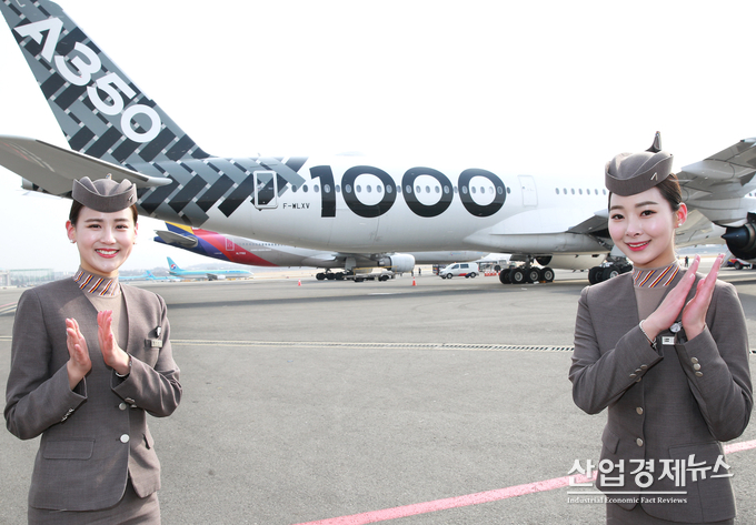 아시아나가 지난달 31일 도입한 최신예 A350-1000 기. 사진 = 아시나나