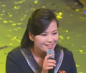 현 단장이, 본인은 단장이니 박수를 더 쳐달라고 부탁하고 있다.