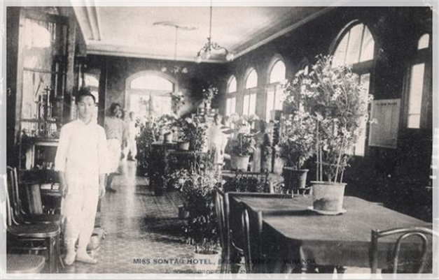 손탁호텔 1층 커피숍의 내부모습. 고종황제가 러시아 공사의 처형인 손탁여사에게 하사한 국내 최초 커피숍이다.