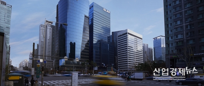 글래드 마포 전경. 교통요충지 마포에 위치해 관광과 비즈니스에 적합한 것으로 평가된다.