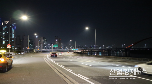 강변북로, 양화대교~서강대교 LED 조명. 사진-서울시 제공
