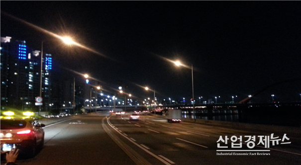 강변북로, 양화대교~서강대교 나트륨 등 조명