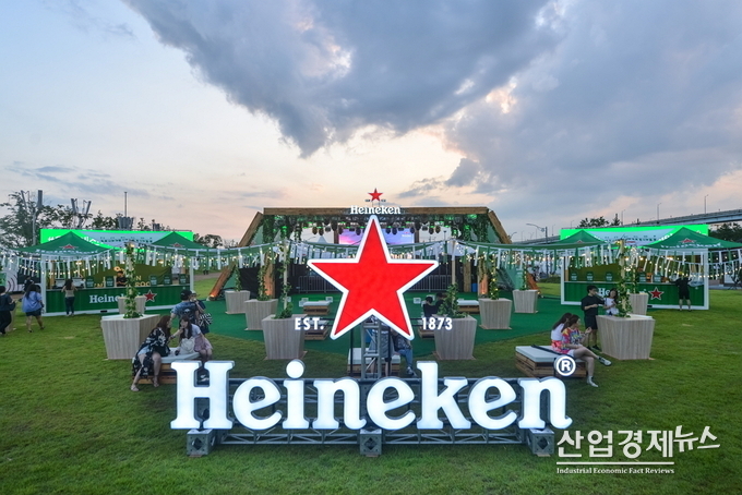 하이네켄은 뮤직 페스티벌 관객들에게 풍부한 음악적 경험을 제공한다.