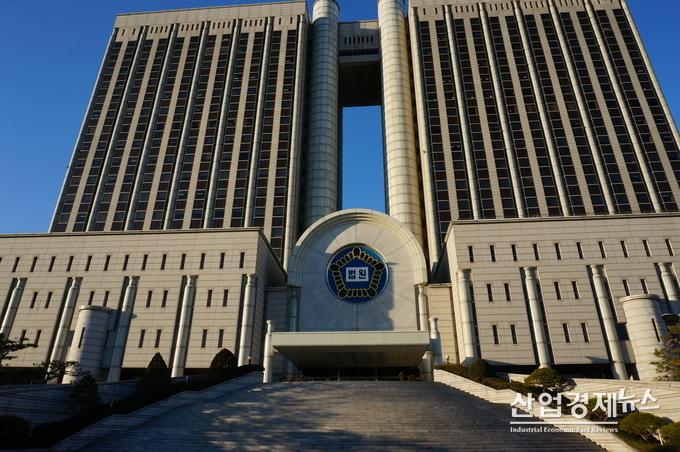 전국법관회의에서 과거 재판거래 의혹에 대한 조사와 책임 추궁을 결의하면서 사법부 개혁이 시작됐다는 목소리가 나오고 있다. 사진-박진경 기자