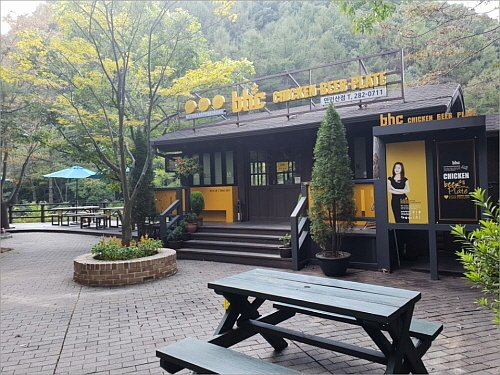 만인산점 매장 전경...bhc치킨 제공