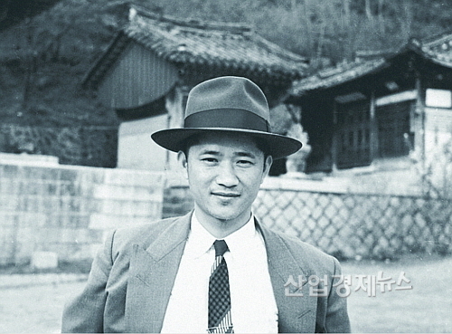 고 서성환 회장 젊은시절 모습...아모레퍼시픽 제공