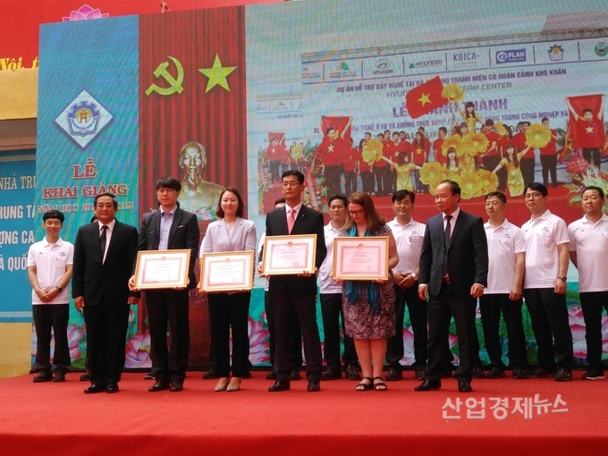 현대건설이 하노이 인민위원회로부터 감사 우수상을 수여받았다.