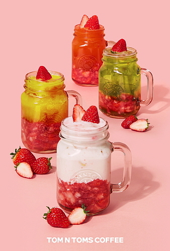 리얼 스트로베리 레볼루션 연출 컷...탐앤탐스 제공