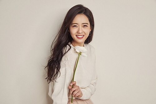 밀라노스토리 모델로 발탁된 배우 고아라...현대홈쇼핑 제공