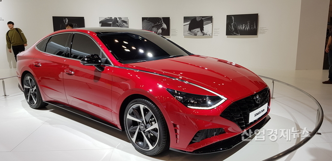 2019서울모터쇼에 선보인 소나타 터보 모델. 사진 = 박진경 기자