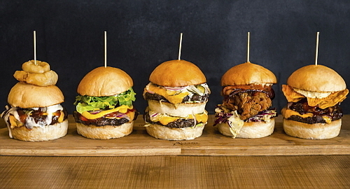 버거 모음 컷...<사진=우버이츠 제공>