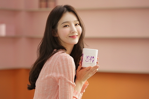 가수 강민경 비바시티 모델 컷...빙그레 제공