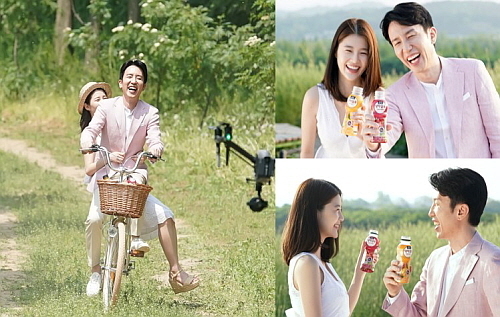 유희열과 임현주의 ‘미닛메이드 식이섬유 광고 촬영 컷...<사진=코카콜라사 제공>