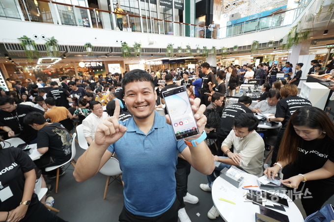 갤럭시노트10의 태국 매장 모습. 사진=삼성전자