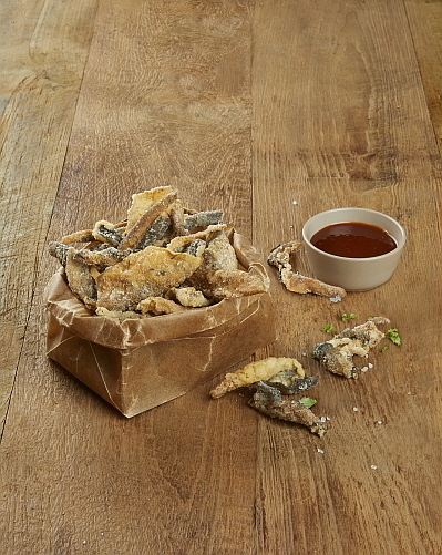 명태껍데기 메뉴 연출 컷...BBQ 제공