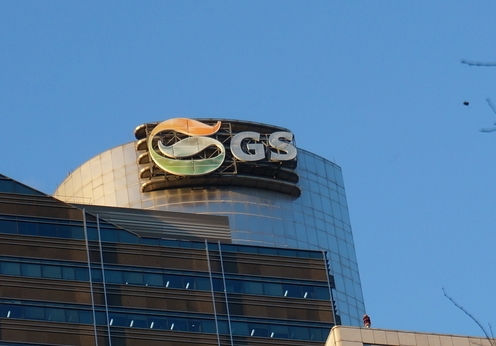 GS칼텍스가 유가하락으로 이익이 급감했다. 정유사업비중이 과다하다는 지적과 원유매입 구조에 문제가 있다는 평가가 나온다. 사진=박진경 기자