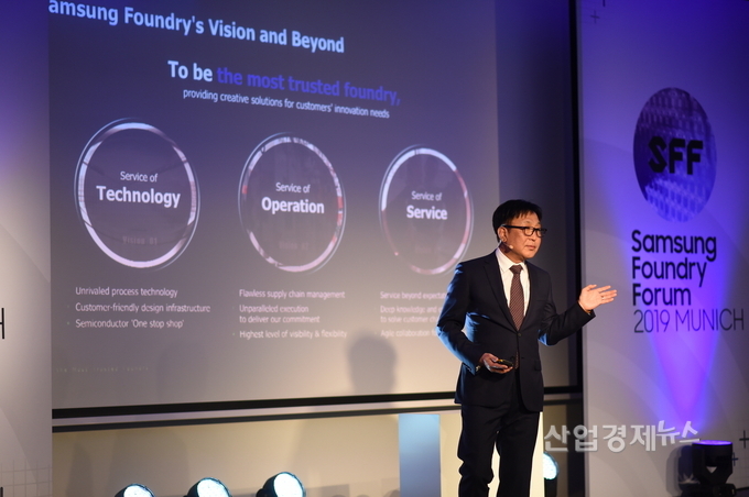 독일에서 열린 '삼성 파운드리 포럼 2019 뮌헨'에서 삼성전자 파운드리 사업부 정은승 사장이 기조 연설을 하고 있다. 사진=삼성전자