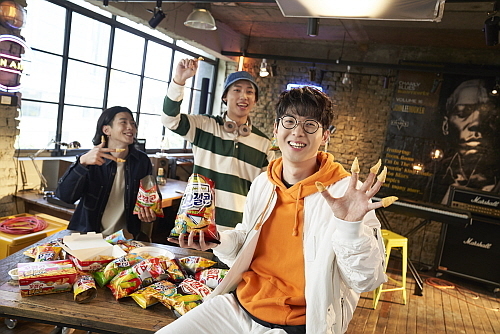 매드 클라운 꼬갈콘 모델 컷...롯데제과 제공