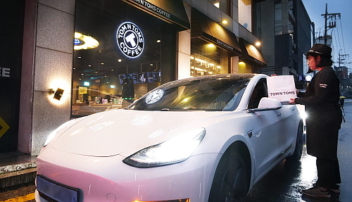 발렛 오더 이용 컷...사진=탐앤탐스 제공