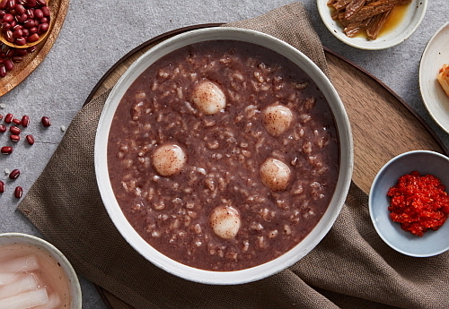 동지팥죽 연출 컷...본죽 제공