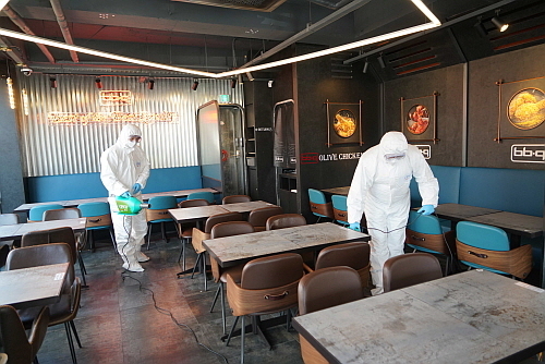 가맹점 방역 작업 모습...BBQ 제공