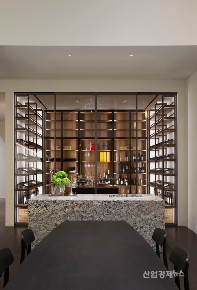 대림 '컬렉터의 집' 와인셀러&다이닝룸. 사진=대림산업