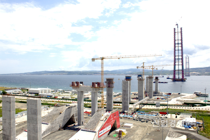 대림산업과 SK건설이 건설한 터키 차나칼레 대교 주탑. 사진=대림산업