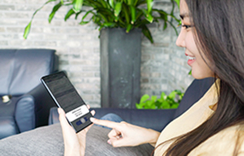 SK텔레콤은 삼성전자의 ‘삼성 블록체인 키스토어’와 블록체인 기반 모바일 전자증명 서비스 ‘이니셜’을 연동해 안전성 및 편의성을 높였다. 사진=SK텔레콤