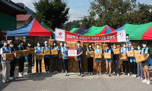 수해 전북지역에 제품 기부 모습...롯데제과 제공