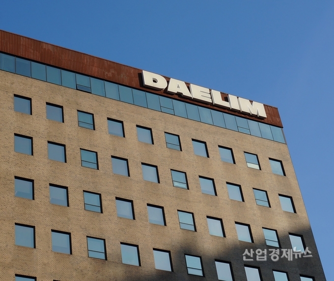 대림산업이, 지주회사와 건설, 화학 등 3개 회사로 분할한다는 계획을 발표했다. 사진=박진경 기자