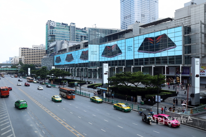 삼성 갤럭시 Z 폴드2 옥외 광고 태국 방콕