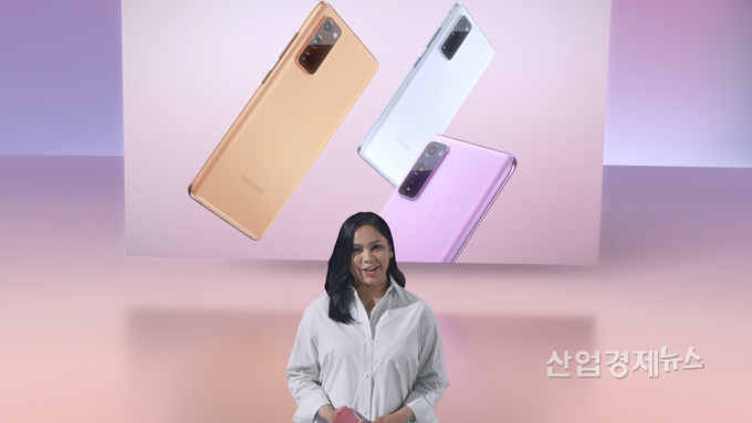 9월 23일 온라인으로 진행된 'Samsung Galaxy Unpacked for Every Fan(모든 팬들을 위한 삼성 갤럭시 언팩)'에서 삼성전자 무선사업부 암루타 훈누르칼(Amruta Hunnurkar)이 '갤럭시 S20 FE'를 소개하는 있다. 사진=삼성전자