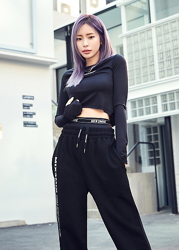 헤이즈 모델 컷...출처 : 믹스투믹스