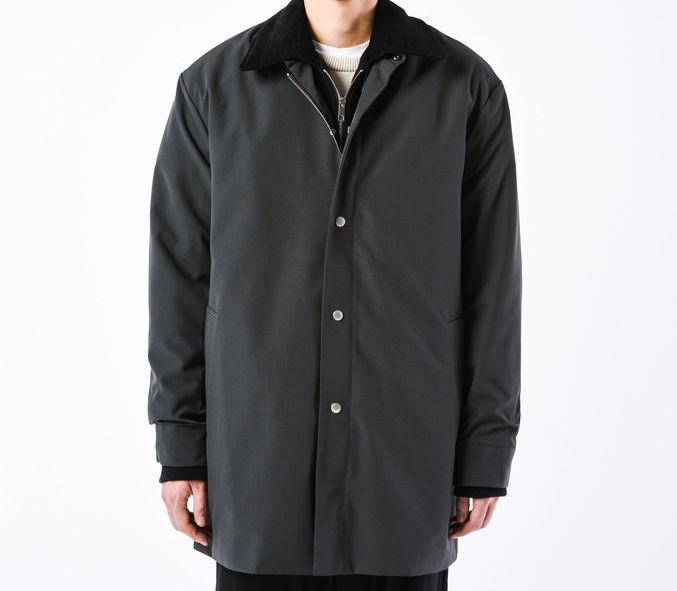 친환경 사회적기업 '라잇루트'가 전기차배터리를 활용해 만든 고기능 원단 제품. 사진=SK이노베이션