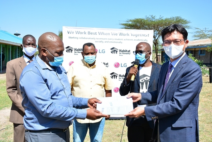 LG전자는 지구촌 곳곳 주거취약계층에 쾌적한 주거환경을 제공하는 사업을 펼친다. 사진=LG전자