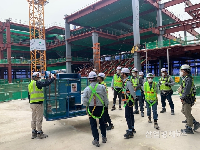 현대건설 현장 노사 합동 점검 모습. 사진=현대건설