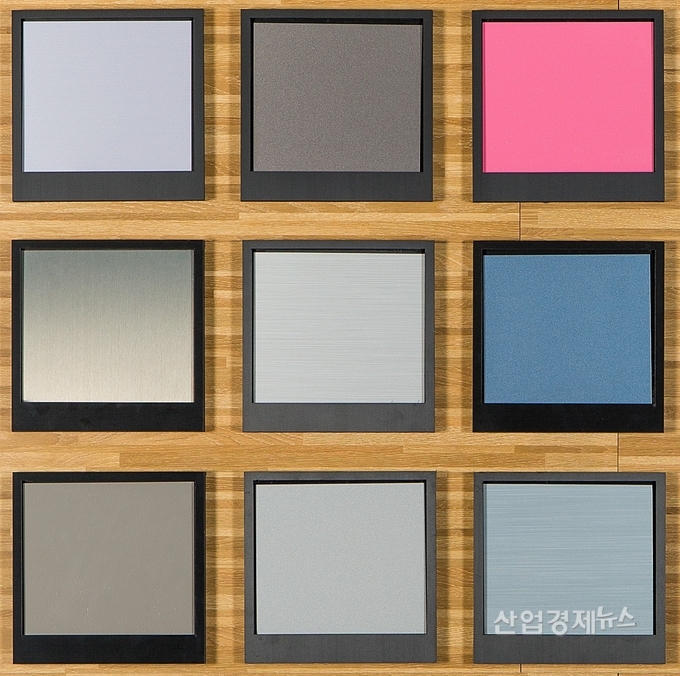 단색 컬러강판 제품. 사진=동국제강