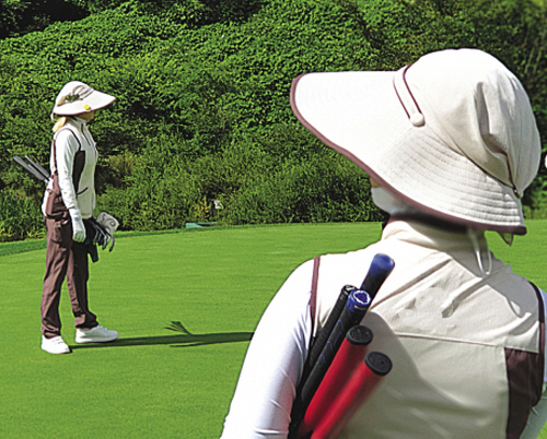 캐디·택배기사들의 소득을 관리하고 세무신고해주는 시스템이 개발·출시됐다.