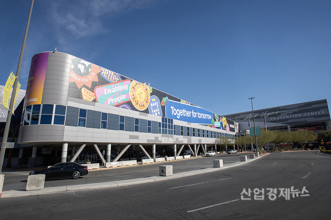 CES 2022 라스베이거스 컨벤션센터 삼성전자 옥외광고. 사진=삼성전자