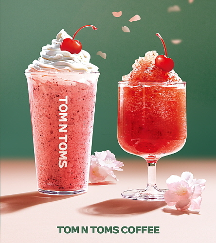 런인투체리블라썸 2종 연출 컷...탐앤탐스 제공