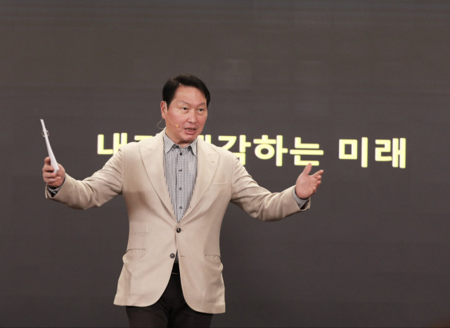 최태원 SK회장이 SK텔레콤 AI 관련 구성원들과 타운홀 미팅을 가졌다. 사진=SK텔레콤