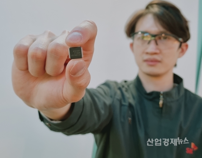 SK온이 배터리 관리에서 핵심 역할을 수행하는 배터리관리칩 개발에 성공했다. 사진=SK온