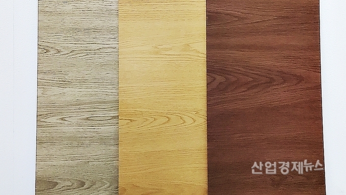 포스코스틸리온이 포름알데히드 방출량을 크게 감소시킨 친환경 우레탄 프린트강판을 개발, 초도 생산을 마쳤다. 사진=포스코