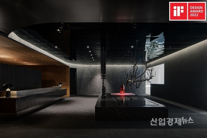 인테리어 부문을 수상한 ‘써밋 갤러리’ 내부 전경. 사진=대우건설